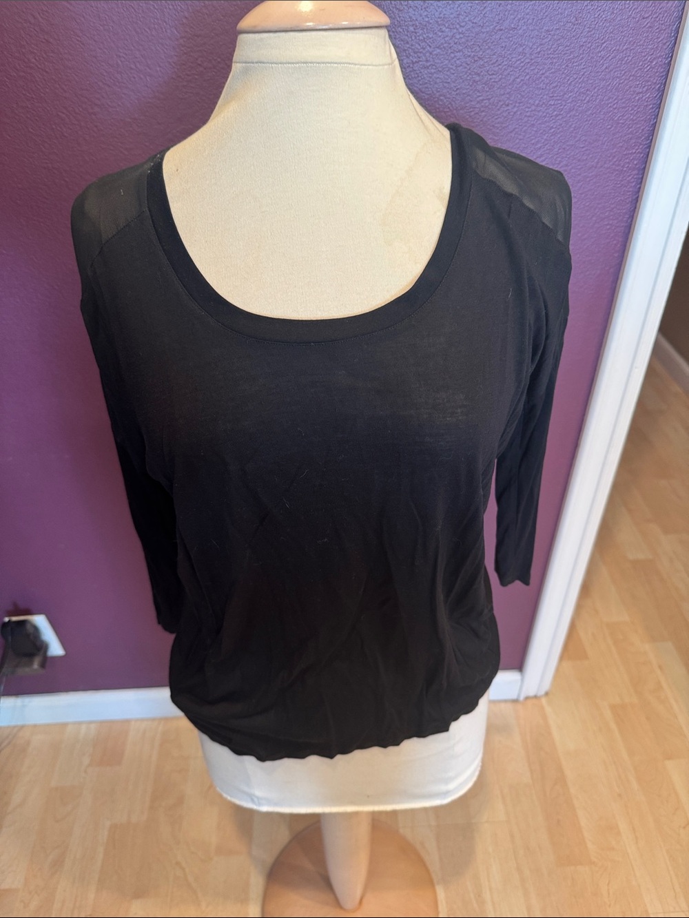 Women’s Black Long-Sleeve Scoop Neck Top